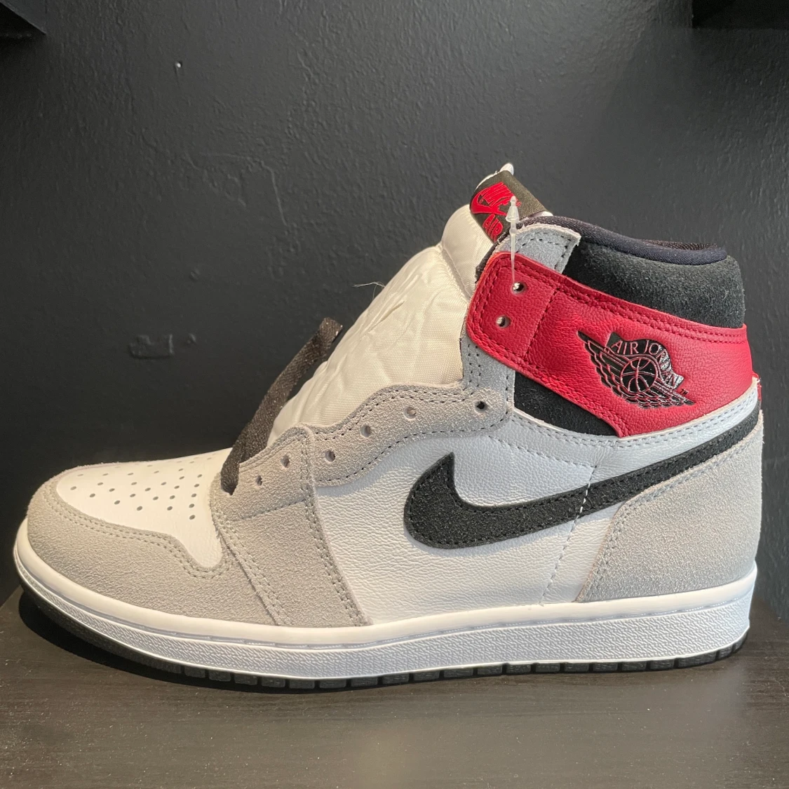 Air Jordan 1 Retro High OG "Light Smoke Grey"