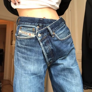 Jeans - Diseljeans som jag gjort om knapparna på