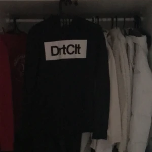 Dirtcult hoodie  - Lite och sparsamt använd! ☺️ köpt på Ridestore för 599kr