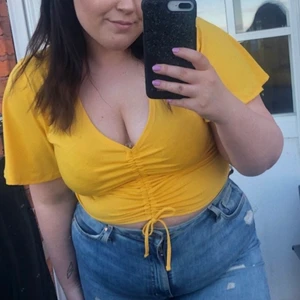 Somrig topp från H&M!  - Så snygg topp från H&M, i nyskick då den använts Max 3 gånger. 