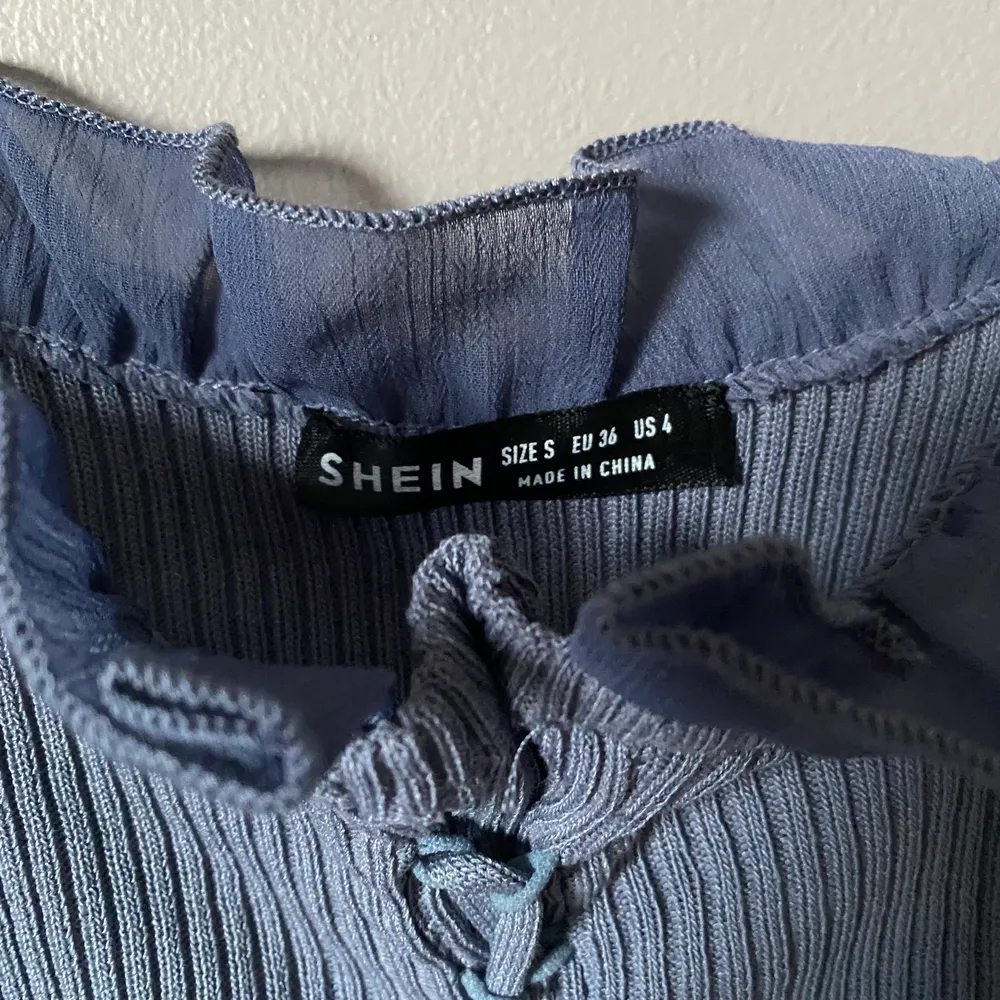 Skitfint korsett-liknande linne från SHEIN, säljer för jag aldrig använt.. Toppar.