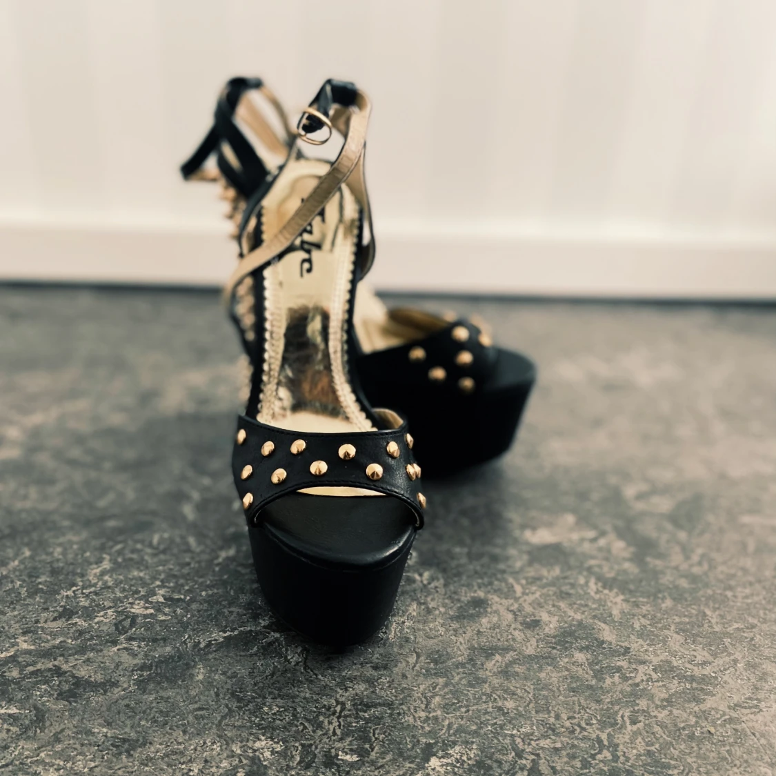 Svarta klackar stl 36  - 90