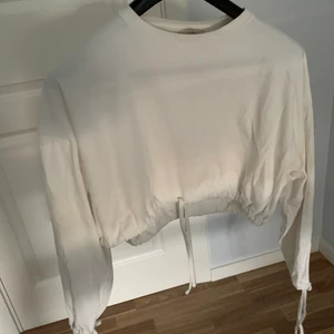 Tröja  - Säljer en tröja från H&M, storlek xs/s, fint skick 