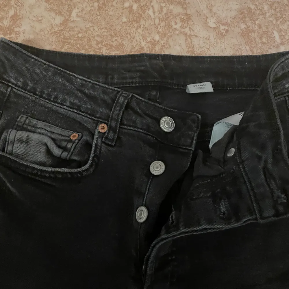 Dessa har jag inte använd i 1 helt år, dem är som nya och rena.. Jeans & Byxor.