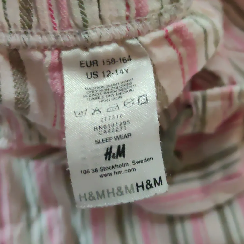 Pyjamas byxor i storlek 156-164 men stora i storleken så skulle säga xs-s. Övrigt.