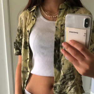 Grön skjorta - Grön skjorta som inte används längre💖 Möts i Uppsala eller + frakt:)