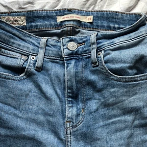 721 high Rise skinny Levis jeans <3 - Säljer dessa Levis jeans då de inte kommer till användning <3 knappt använda! Nypriset var ca 800kr!! Priset sänks vid snabb affär <3