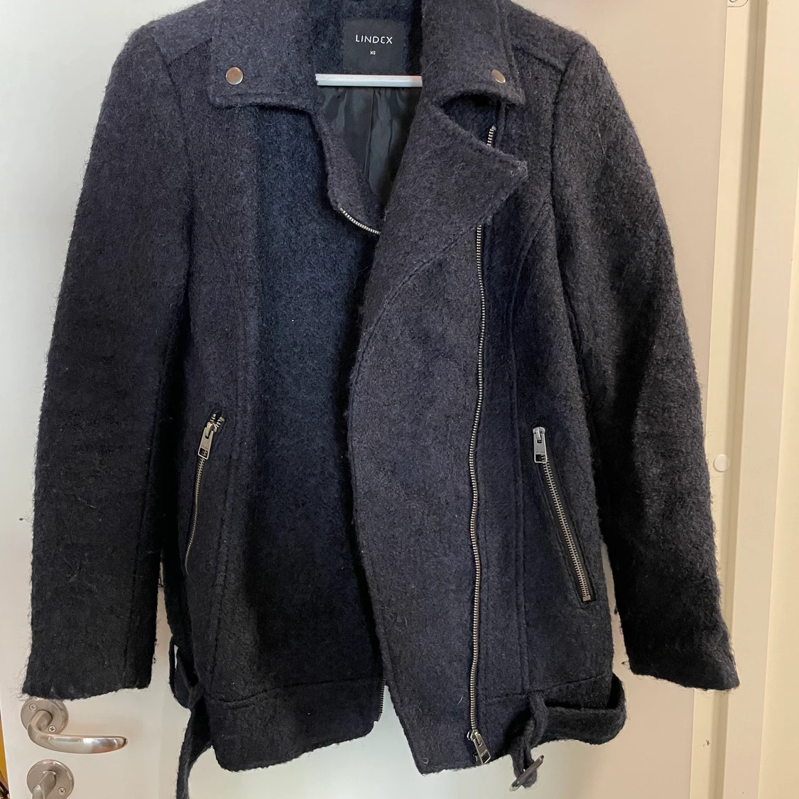 Kort kappa med bälte nedtill