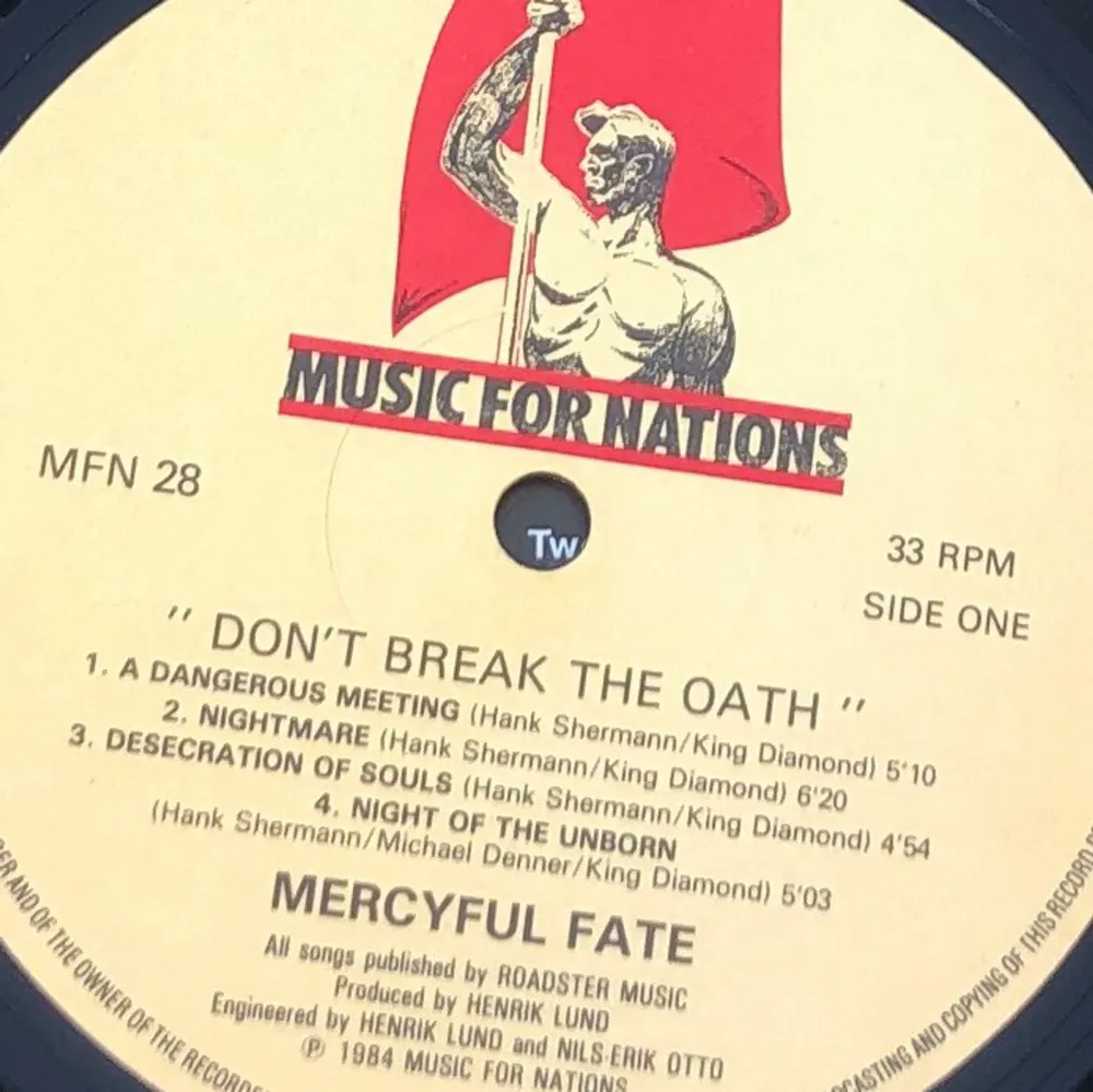 Music for nations- don’t break the oath! Skivan är som ny! Inga repor etc! ❤️. Accessoarer.