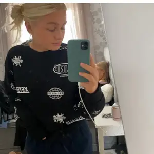 Säljer mina snygga tröja från weekday. Helt slutsåld 