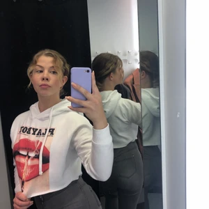 Playboy hoodie - Croppad hoodie med playboy motiv