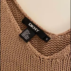 Stickat linne från DKNY. Superfint skick. 
