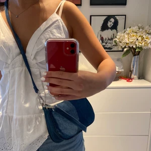 Väska - Väska i jeans från zara! Sparsamt använd. Köpare står för frakt, vid fler intressen buda! 💙