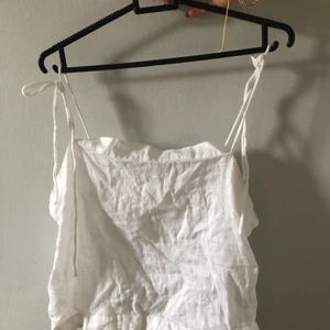 Linne tröja  - Använd en gång men passade it mig💛fint skick 