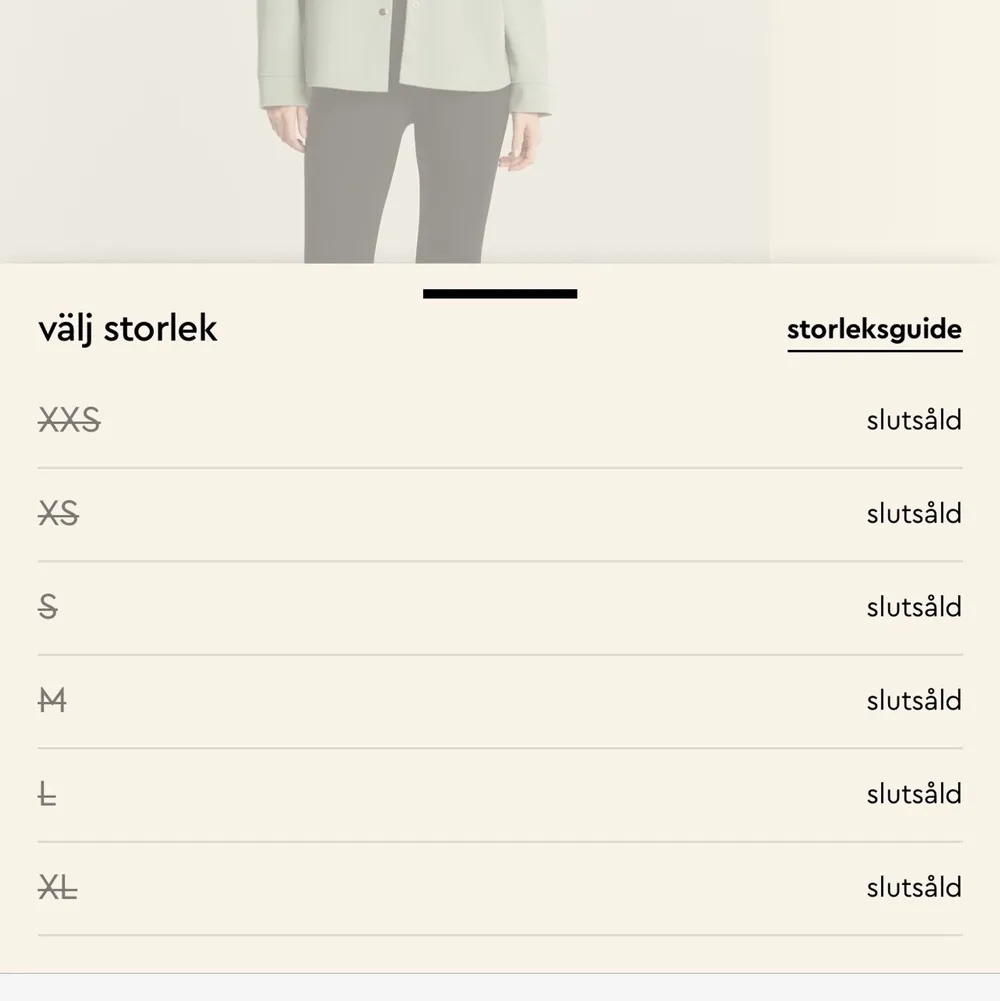 En grön jacka från Gina Tricot. Helt ny med lapp kvar. PASSA PÅ då den är slutsåld i alla storlekar. 350 + 66kr frakt 💞. Jackor.