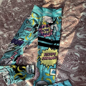 stronger tights Stl. XS - Jätte söta o fina tränings tights! Storlek XS Helt nya dessutom men säljer från 600 kr! Nypris: 799kr jag säljer för/från: 600 kr inklusive frakt! Kommer inte till användning och använda 1 gång!💞 Skriv ENDAST till mig om du är intresserad o seriös❤️‍🔥 Tar endast swish kram!<33