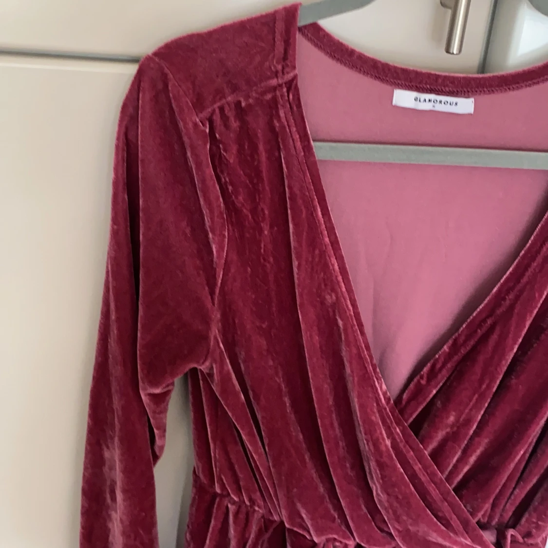 Playsuit i vinröd sammet, stl M - 90