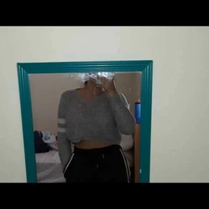 Short sweater  - Short grey sweater (one size) fit small and medium 