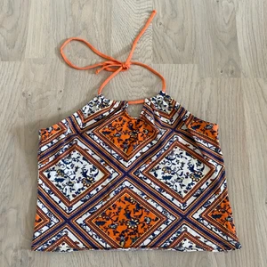Halterneck topp - 🍊Orange mönstrad halter topp från H&M i storlek M🍊