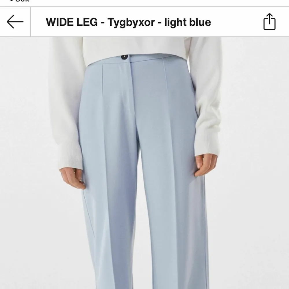 Intressekoll på dessa jättefina Ljusblå kostymbyxor i tyg. Använda 2-3ggr. Är tyvärr lite små för mig. Storlek 34. . Jeans & Byxor.