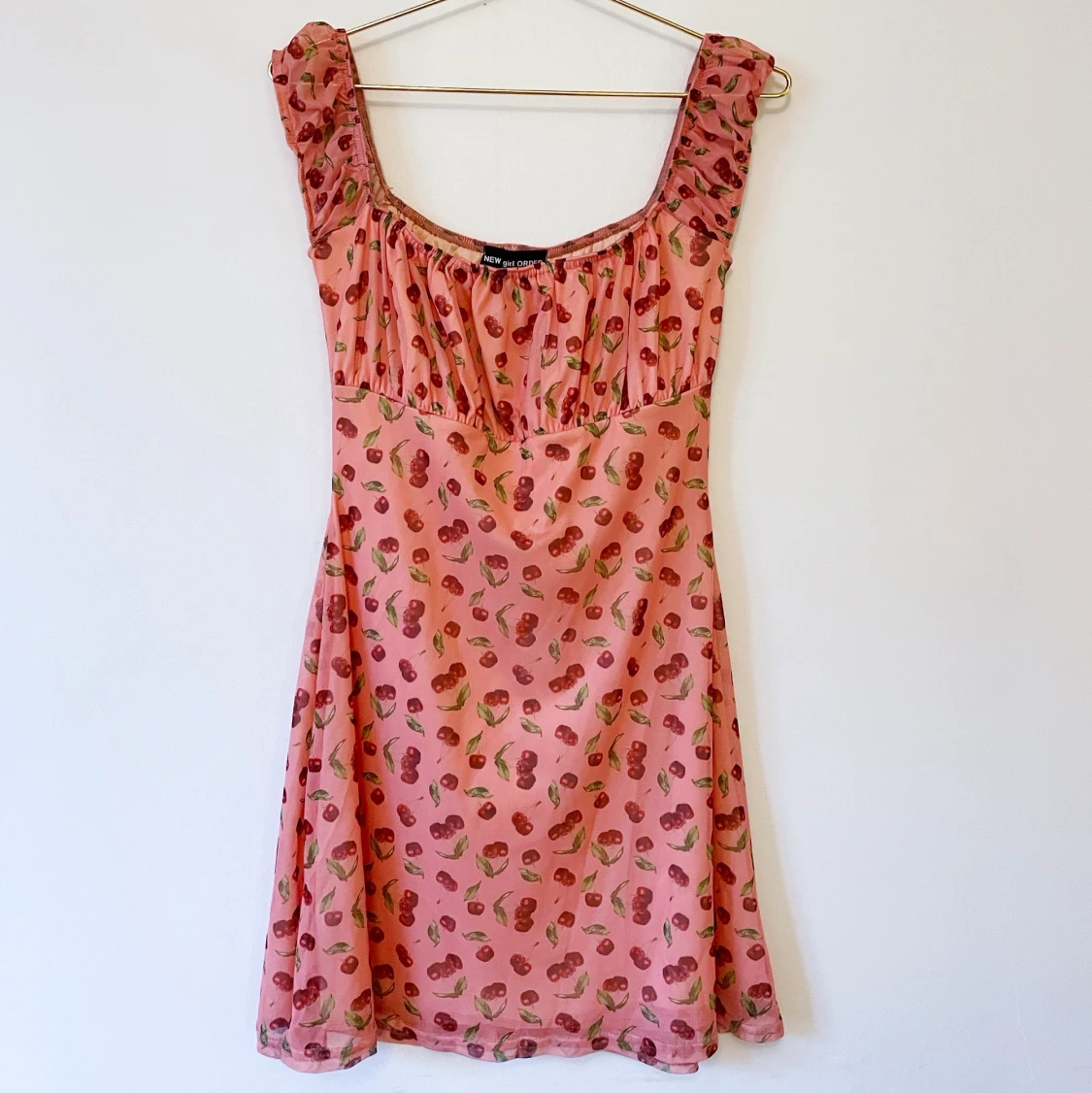 Sommarklänning med körsbär