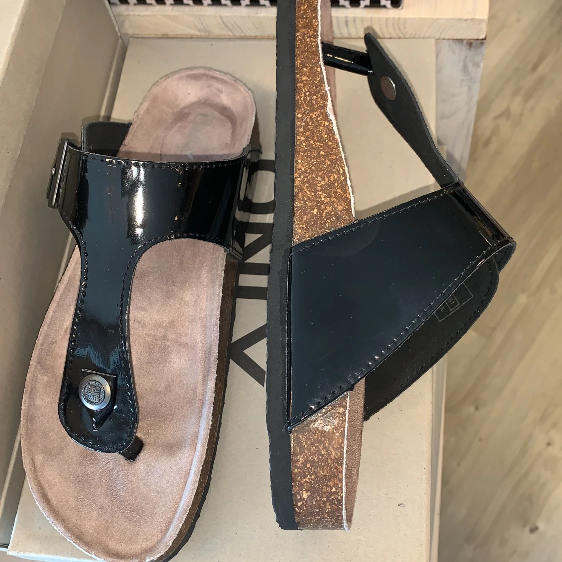 Säljer nu mina sandaler i strl 39