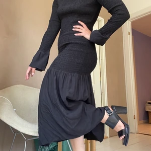 And Other Stories Gothic dress🖤 - Really gorgeous flowy black dress from And Other Stories. Very stretchy material and comfortable! Perfect for Halloween! 🔪🧛🏽‍♀️🩸
