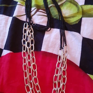 Halsband  - Jätte fint halsband. Svart och guldfärgad . 35kr plus frakt 