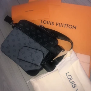 Lv trio messenger bag - Lv trio väska äkta. Köpt för 18000 kvitto finns. Lådan e trasig så säljer den bara med dustbagen