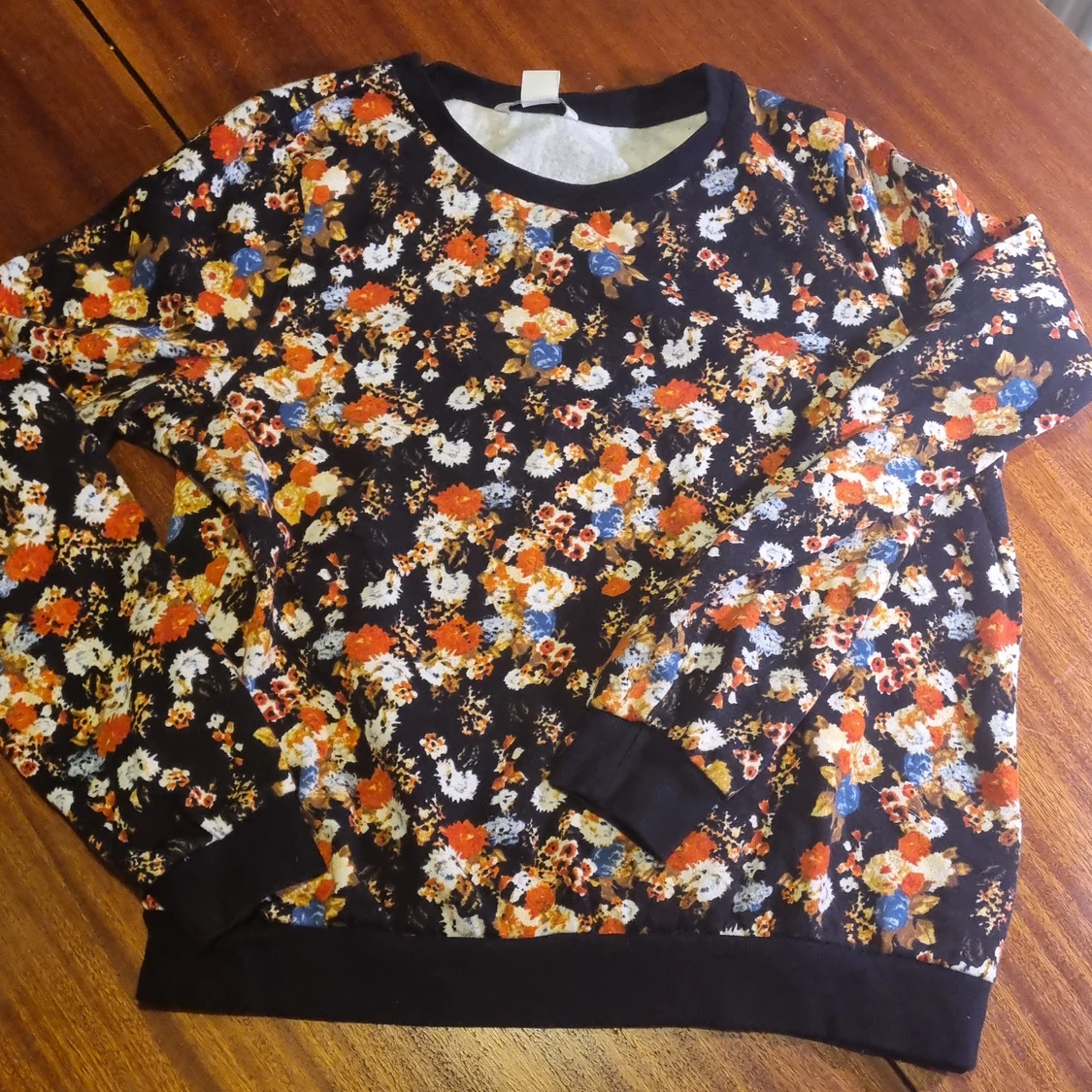 Blommig skön tröja