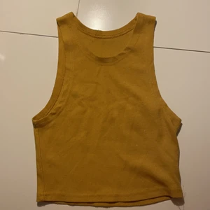 Gul axellängd magtröja - oanvänd, axellängd, nytt skick, varm, lätt. :)