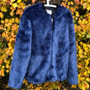 Acnejacka - Acnejacka som är använd ett fåtal gånger