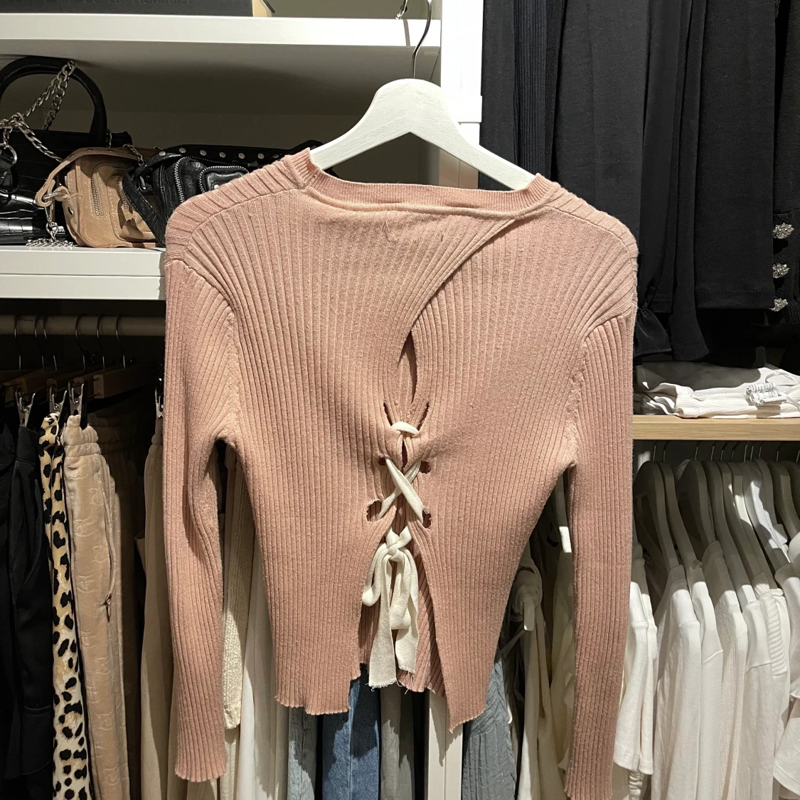 Tröja med öppen rygg  - 90