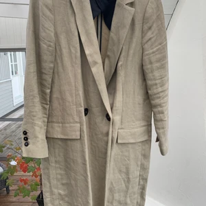 Beige kappa - Säljer denna snygga kappa då den inte kommer till användning länge✨