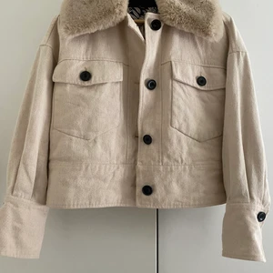 Meotine Jacka - Budgivning med rätt att neka! Meotine Charlie Jacka storlek xs/s