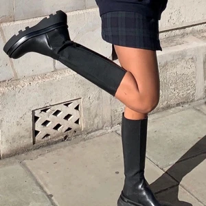 Zara läderboots - Säljer dessa i storlek 39 från ZARA.✨ priset är inkl frakt! Äkta läder. 