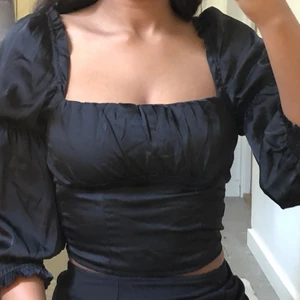 Topp - Svart topp från H&M✨ Storlek 34, Passar till storlek XS/S