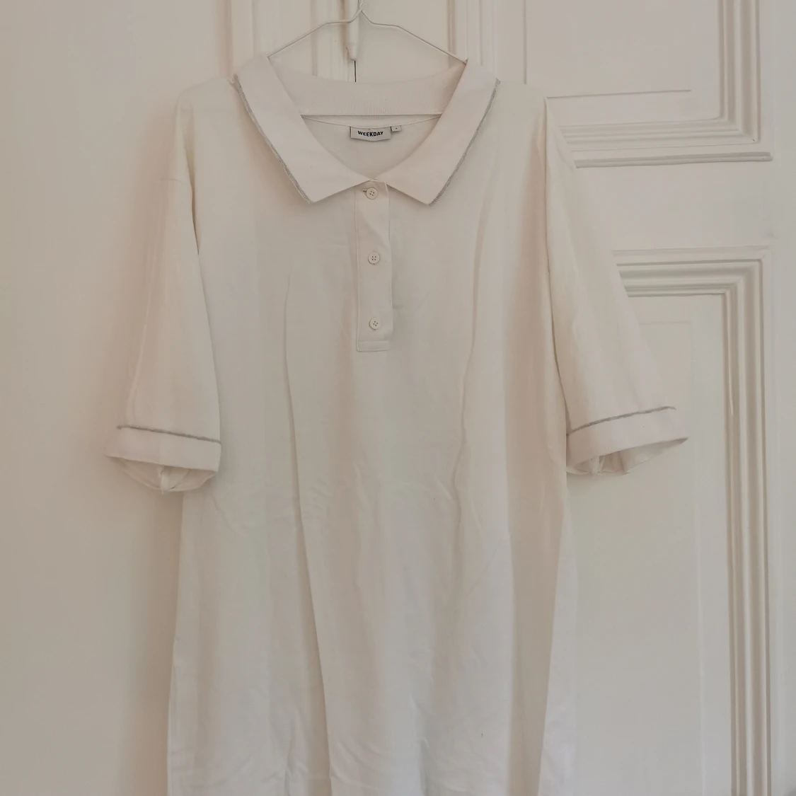 Oversized vit klänning Weekday