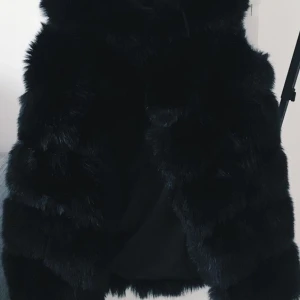 Pälsväst faux fur - Snygg pälsväst faux fur som ny