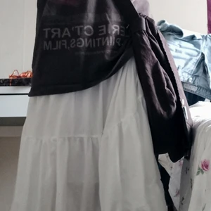 vit kjol - helt ny vit lång kjol nyskick aldrig använt