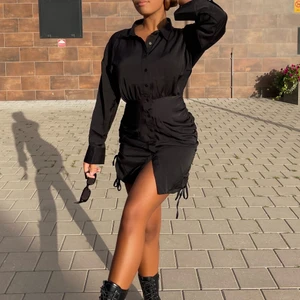 Klänning  - Klänning från nelly i satin material🤎 