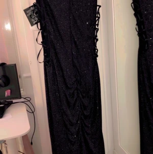 Oanvänd klänning  - Oanvänd stretchig klänning i storlek m 