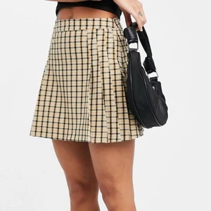 Rutig kjol  - Lånad bild, säljer för att den är för liten. Kjolen är aldrig använd och verkligen super fin. 