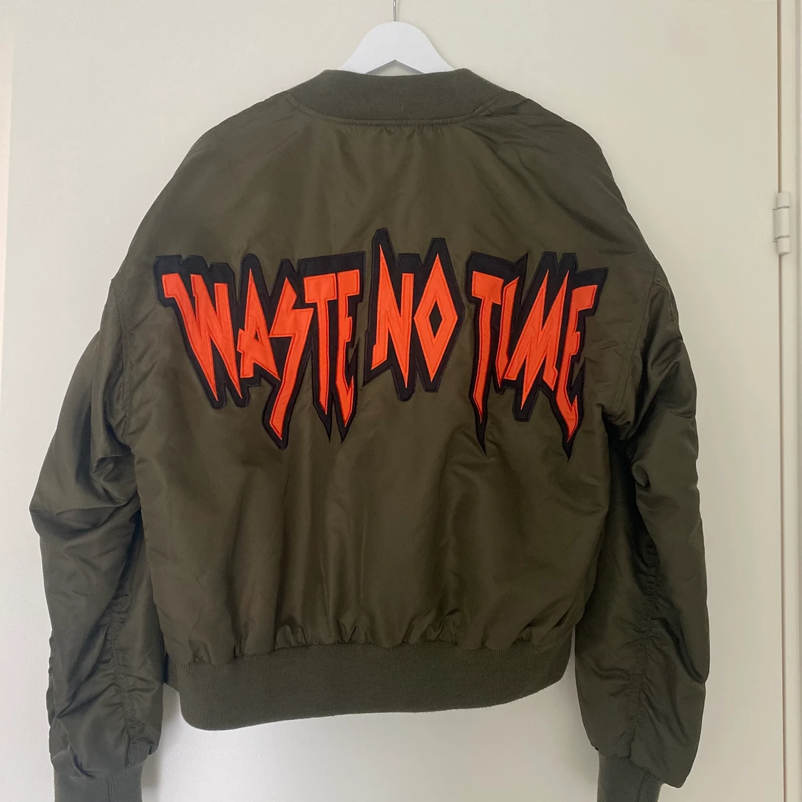 Bomber Jacka från Gina - 90