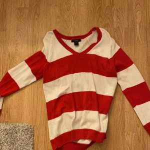 Stickad randig - Använd fåtal gånger bra skick. Frakt tillkommer 66kr. 