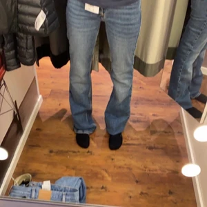 bikbok jeans  - säljer dom här jeansen då jag känner att jag redan har väldigt många liknande. Har endast använt dom 1 gång nypris 600kr🤍