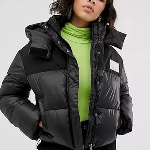 Puffer jacka - Säljer min puffer vinter jacka från bersha- köpt förra året. Intresse koll💕 Buda gärna 