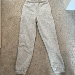 Mjukisbyxor från Gina tricot  - Säljer dessa super fina mjukisbyxor som jag tyvärr köpte i fel storlek, aldrig använda.