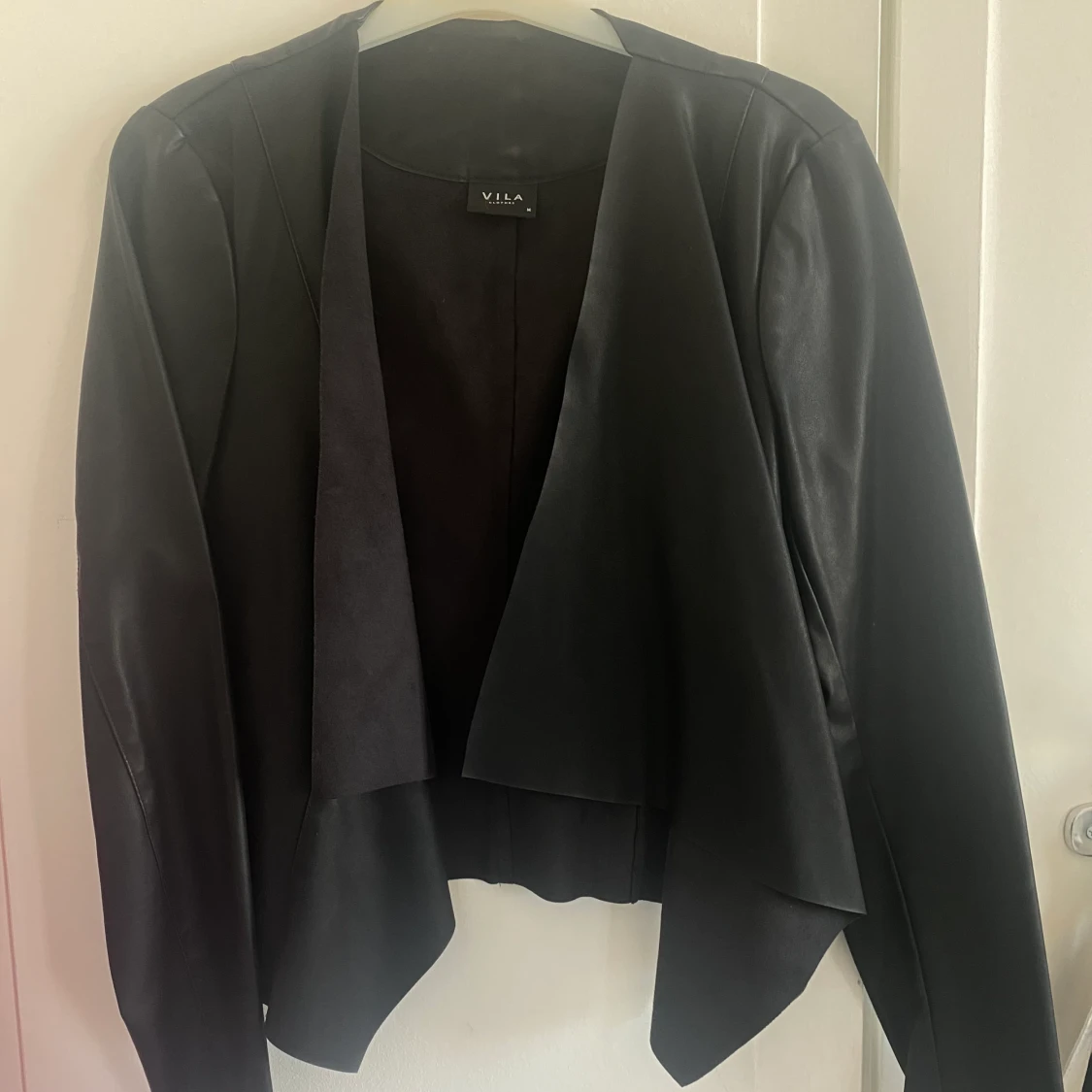 Kort skinnblazer! - 90