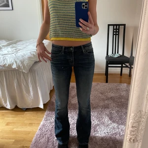 Jeans  - Utsvängda jeans från crocker. Jag är 173cm, bra skick💕💕